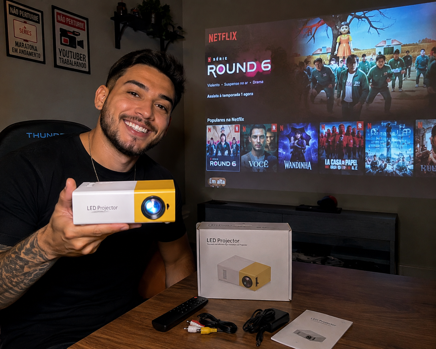 Mini Projetor Portátil LED 1080p — Amarelo/Branco
